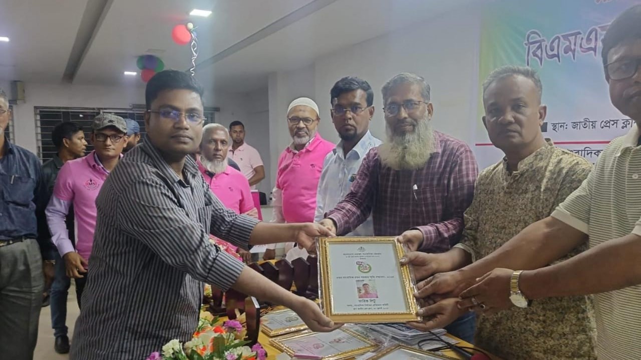 2025/July 2025/দুর্নীতির বিরুদ্ধে নির্ভীক কলম, ‘রতন সরকার পদক’ পেলেন তারিক লিটু.jpg